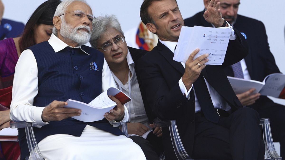 Le président français Emmanuel Macron et le Premier ministre indien Narendra Modi assistant au défilé militaire du 14 juillet, Paris, 2023
