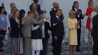 Премьер Индии Нарендра Моди и президент Франции Эммануэль Макрон на параде в честь Дня взятия Бастилии