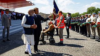 Emmanuel Macron com o primeiro-ministro indiano Narendra Modi