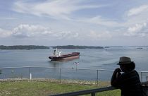 Mit einem riesigen Segelschiff fuhren Jungmatrosen der chilenischen Marine durch den Panamakanal
