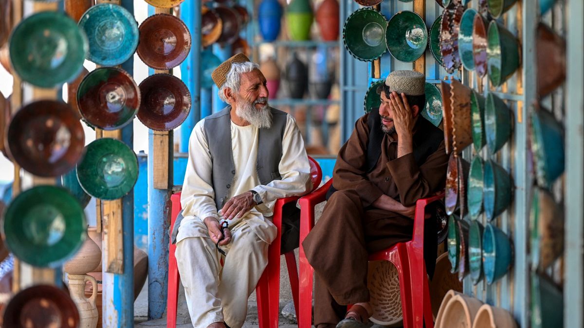 صناعة وبيع الفخر بقرية كولالان الأفغانية