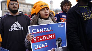 Amerikan yüksek mahkemesi yüz milyarlarca dolarlık öğrenci kredi borcunun silinmesi kararını iptal etmişti