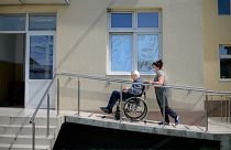 Румынские СМИ вскрыли факты бесчеловечного обращения с пожилыми пациентами