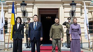 رئيس كوريا الجنوبية ونظيره الأوكراني بصحبة زوجتيهما في كييف