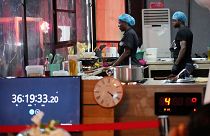 هیلدا باچی، آشپز اهل نیجریه، ۱۳ مه ۲۰۲۳ با ۹۳ ساعت آشپزی بی‌وقفه رکورددار گینس شد