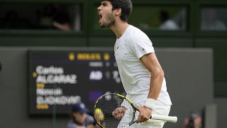 Carlos Alcaraz vence a Novak Djokovic en cinco sets