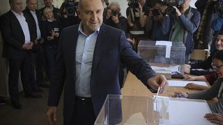 Rumen Radev bolgár elnök a parlamenti választásokon voksol Szófiában 2023. április 2-án  (AP Photo/Valentina Petrova)