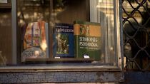 Витрина книжного магазина "Лира" в Будапеште