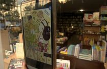 Das strittige Buch "Heartstopper" von Alice Oseman in einem Budapester Schaufenster