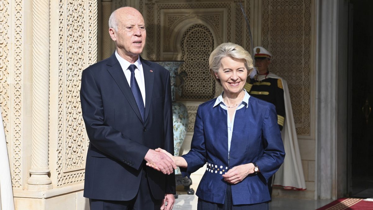 Präsident Kais Saied neben Ursula von der Leyen am 16. Juli 2023 in Karthago bei Tunis