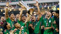 لاعبو المكسيك يحتفلون بعد فوزهم على بنما - 16 يوليو، 2023