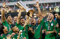 لاعبو المكسيك يحتفلون بعد فوزهم على بنما - 16 يوليو، 2023