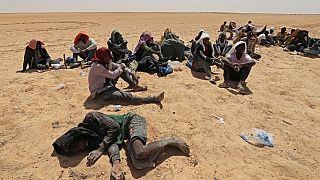 Libye : expulsés de Tunisie, le calvaire des migrants dans le désert