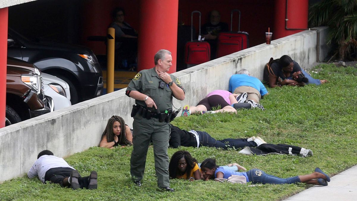 دقایق آغازین تیراندازی در فلوریدای آمریکا که چندین کشته و زخمی برجا گذاشت