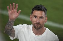 Messi köszönti a szurkolókat