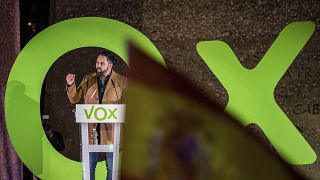 O candidato do partido de extrema-direita espanhol Vox, Santiago Abascal, discursa durante um comício de encerramento da campanha eleitoral em Madrid, Espanha, em novembro de 2019.