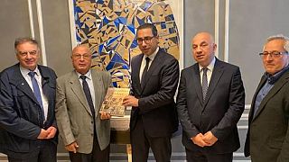 Ο Κύπριος ΥΠΕΞ με τον Δρ. Βασίλη Μαύρο και στελέχη του Συνδέσμου Αμμοχώστου