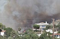 دود ناشی از آتش‌سوزی در ۵۰ کیلومتری جنوب شرقی مرکز آتن