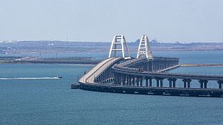 El puente de Crimea que conecta la Rusia continental y la península de Crimea sobre el estrecho de Kerch, no lejos de Kerch, Crimea, el lunes 17 de julio de 2023.