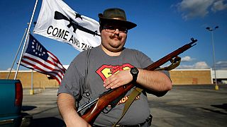 Член группы Open Carry Tarrant County на демонстрации, 2014 год.