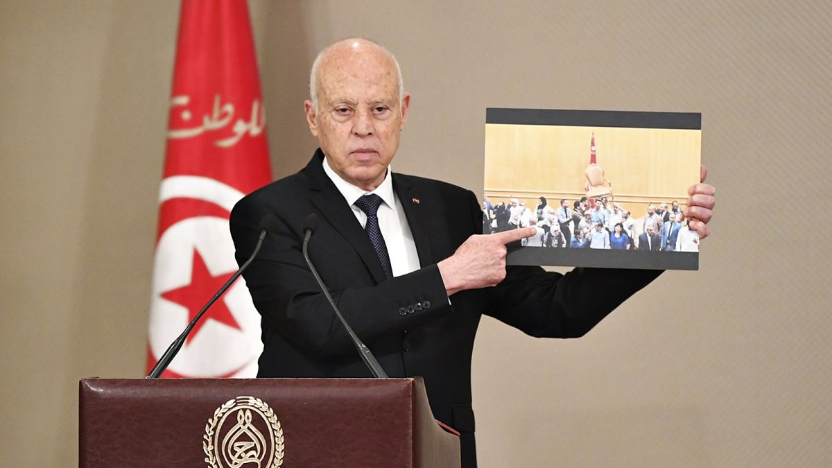 Kais Saied tunéziai elnök alakját az európai parlamenti képviselők élesen bírálták, "diktátornak" és "autokratának" nevezték.