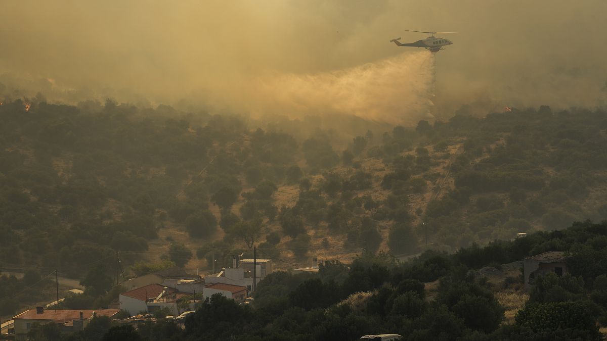 Brandbekämpfung in Mandra nahe Athen
