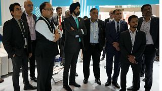  رئيس البنك الدولي أجاي بانغا، الرابع من اليسار، في جناح بنك الاحتياطي الهندي، غانديناغار، الهند، 17 يوليو 2023.