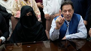 عمران خان و بشرا بی‌بی، همسرش در دادگاه عالی لاهور