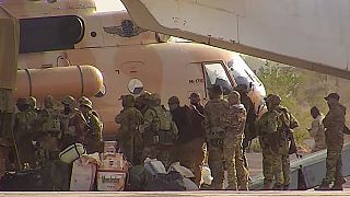 Archív fotó: orosz Wagner-zsoldosok helikopterre szállnak Maliban