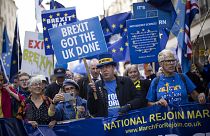 Az EU-ba való visszalépésért tüntetők Londonban