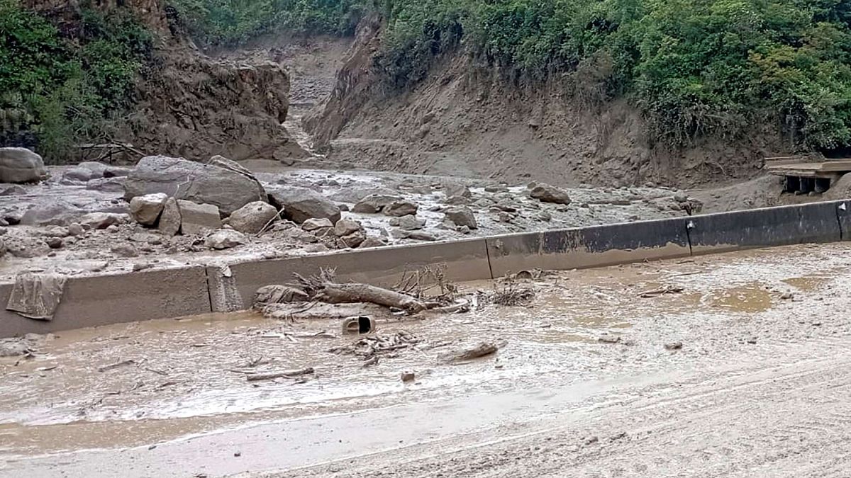 موقع الانهيار الأرضي بالقرب من بلدة بوينتي كويتام، مقاطعة كونديناماركا، كولومبيا، 18 يوليو 2023.