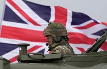 سرباز و تانک بریتانیایی در جریان تمرین نظامی مشترک با نیروهای اوکراینی
