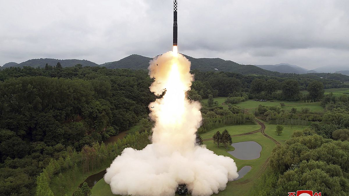 صاروخ هواسونغ 18 باليستي عابر للقارات أطلقته كوريا الشمالية في 13 يوليو 2023