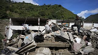 Ein zerstörtes Haus in Quetame, Kolumbien 
