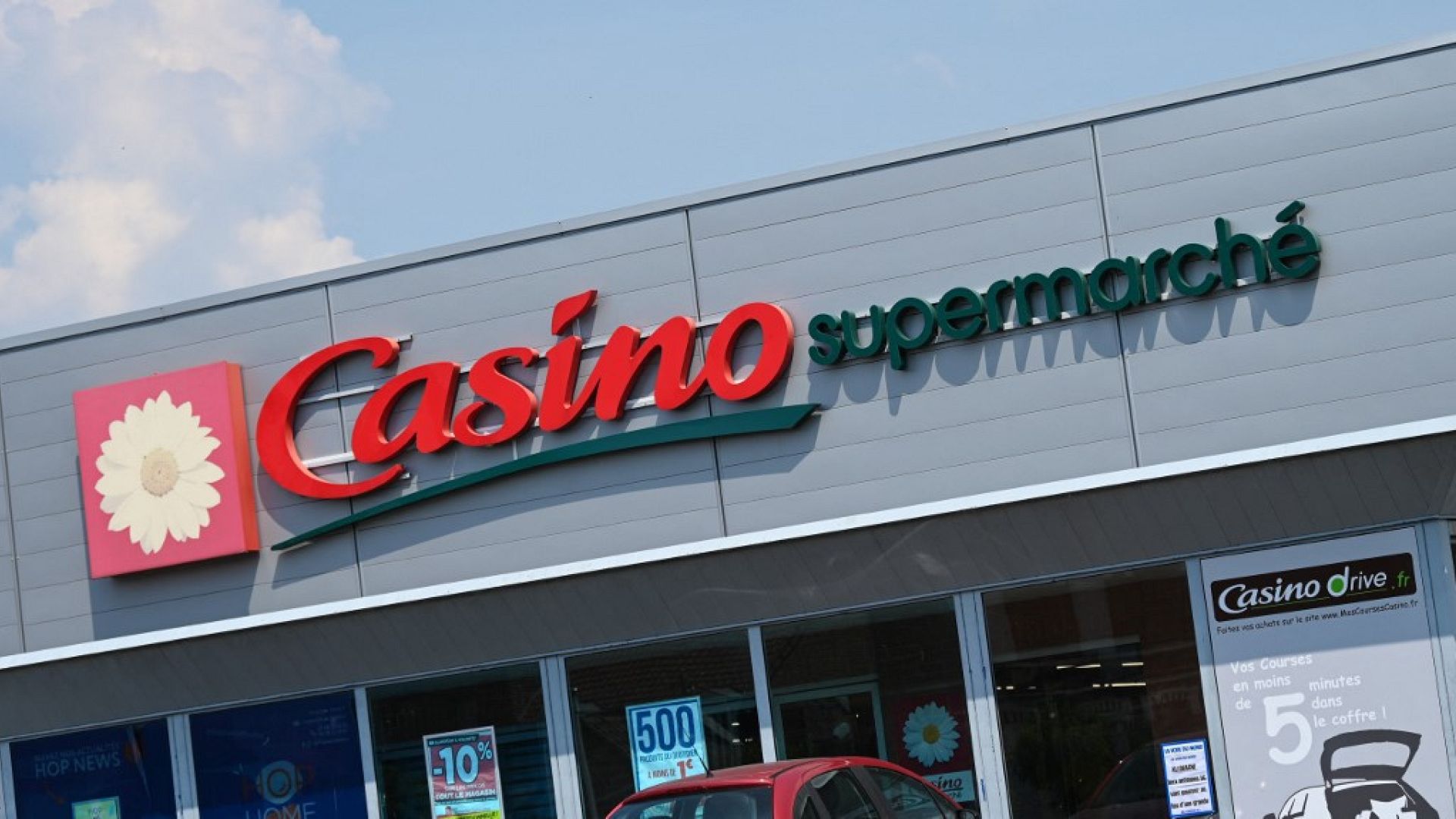 Czech billionaire poised to buy French supermarket chain Casino | Euronews