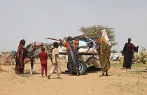 لاجئون سودانيون فروا من الصراع في السودان يتجمعو في مخيم الزبوت للاجئين في قوز بيدا، تشاد، 1 يوليو 2023.