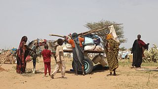 لاجئون سودانيون فروا من الصراع في السودان يتجمعو في مخيم الزبوت للاجئين في قوز بيدا، تشاد، 1 يوليو 2023.