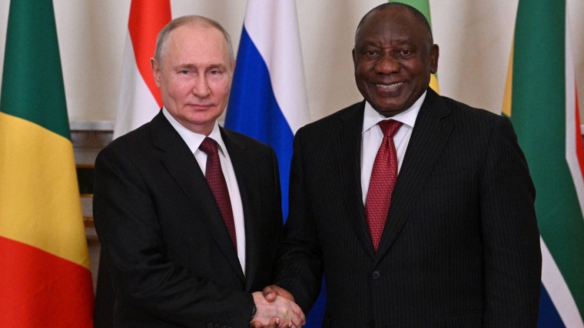 Rusya Devlet Başkanı Vladimir Putin ve Güney Afrika Cumhuriyeti Cumhurbaşkanı Cyril Ramaphosa