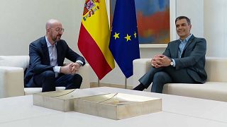 Az Európai Tanács elnöke, Charles Michel, és Pedro Sánchez spanyol miniszterelnök