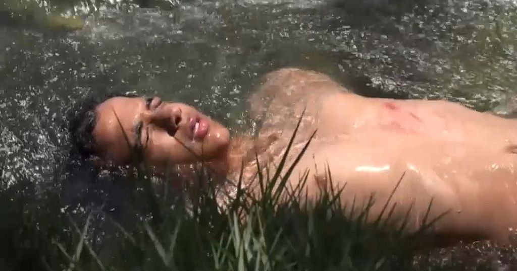 Egypt: Dozens swim in the Nile to cool off and fight rising temperatures