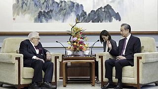 هنري كيسنجر خلال زيارته الصين ولقائه رئيس الحكومة