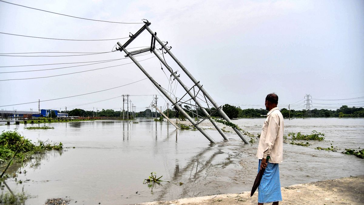 أدت الفيضانات التي شهدتها الهند مؤخراً إلى أضرار كبيرة في شبكة الطاقة 
