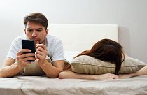تاثیر استفاده از گوشی‌های همراه در ارتباط میان زوج‌ها