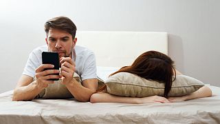 تاثیر استفاده از گوشی‌های همراه در ارتباط میان زوج‌ها