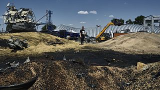 Συντρίμμια κτιρίου αποθήκης σιτηρών που καταστράφηκε κατά τη διάρκεια ρωσικής επίθεσης στην περιοχή της Οδησσού, Ουκρανία, στις 21 Ιουλίου 2023.