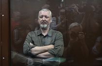 Στο χαρακτηριστικό γυάλινο κλουβί άκουσε τις κατηγορίες εναντίον του ο Στρελκόφ
