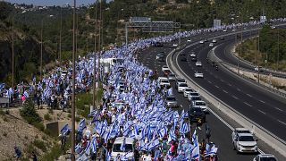 محتجون يتوجهون إلى القدس