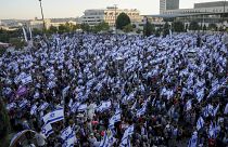Miles de manifestantes protestan contra la reforma judicial en Israel.