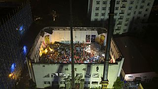 Çin'de spor salonunun çatısı çöktü