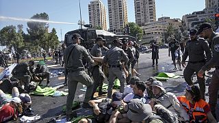 La police israélienne dégageant les manifestants de la route qui mène au Parlement, en ce jour de vote de la réforme de la Justice, Jérusalem, 24 juillet 2023.  